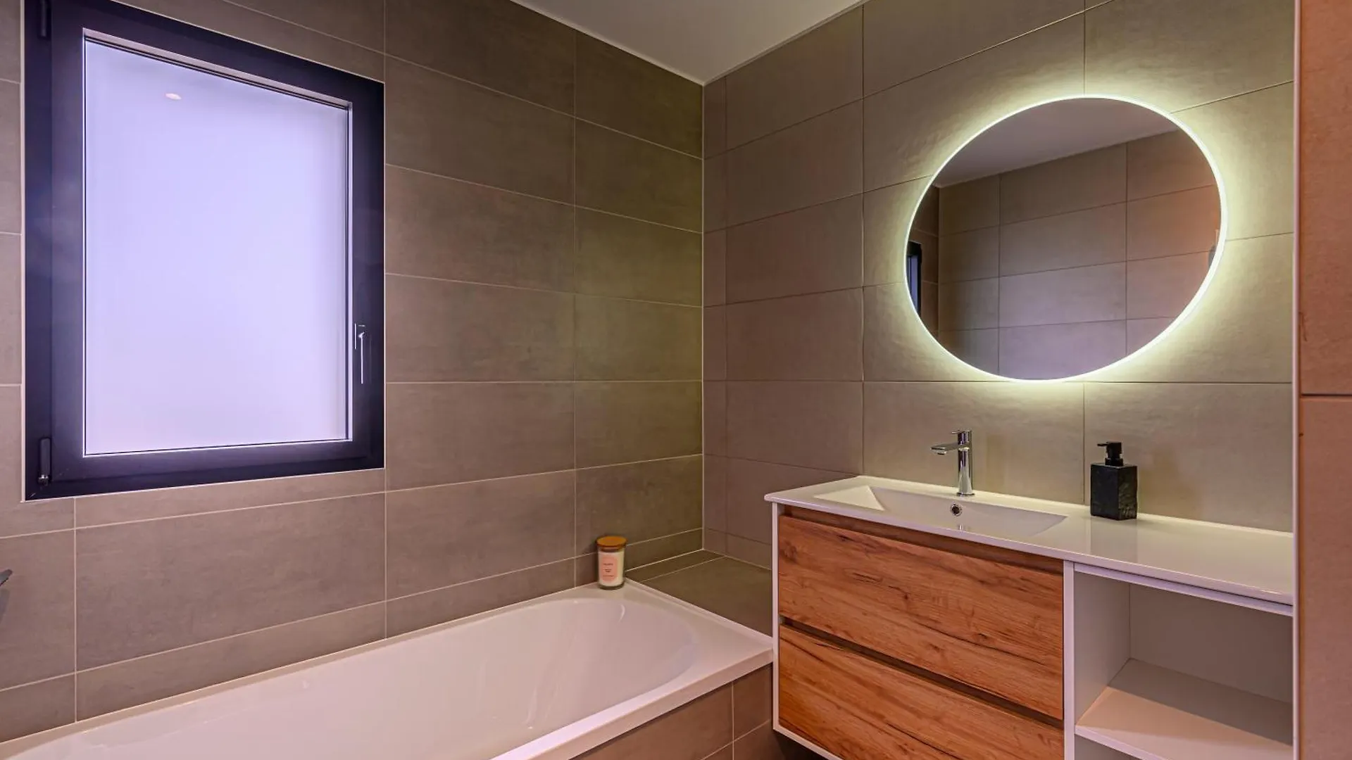 Le Ter - Maison Avec Grand Jardin, 5Mn De La Plage Ploemeur 0*,  France